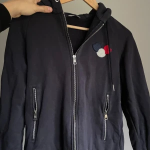 Moncler kofta - SÄLLSYNT - Skick 8/10 | Storlek M men skulle säga att den sitter som en S | Sällsynt plagg | Priset är inte hugget i sten |