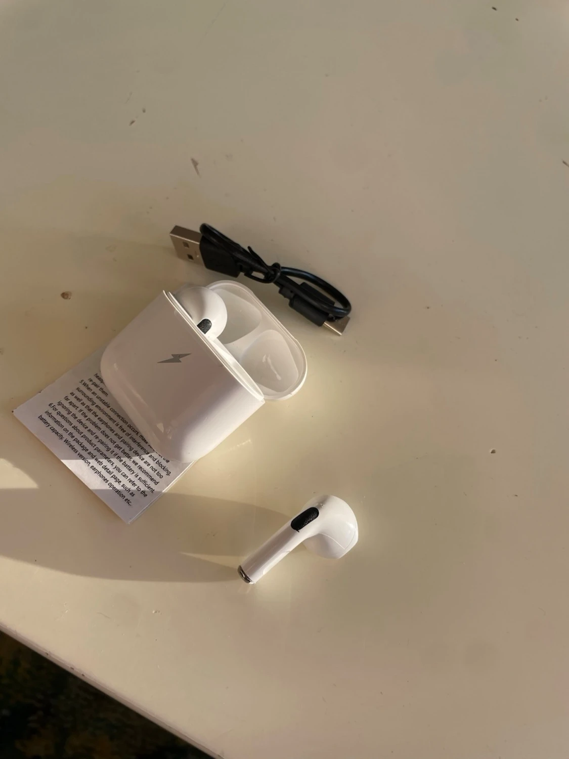 Trådlösa hörlurar med laddningsetui - 1