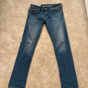 Replay Grover Jeans - Fint skick, inte används speciellt mycket då jag har lite för många, och också därför jag säljer dom!