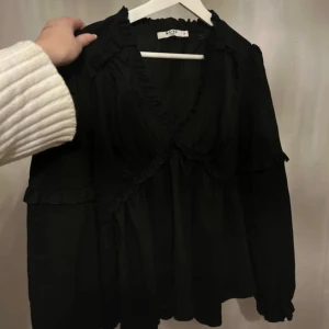 Svart blus  - fint skick 