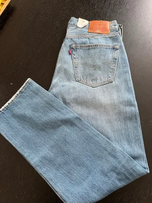 Levi’s Jeans 501 - Säljer helt nya Levi's 501 jeans.  Nypris 1400. Storleken är 30x30 (finns även 32x32)