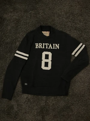 Morris Stickad Crewneck  - Riktigt fet sticksd crewneck från Morris. Storlek small, väldigt bra passform 