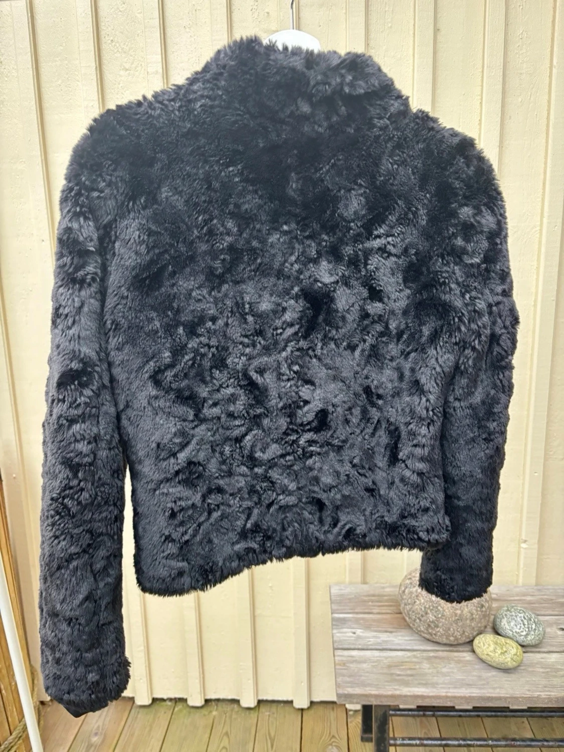 Svart pälsjacka med krage - 1