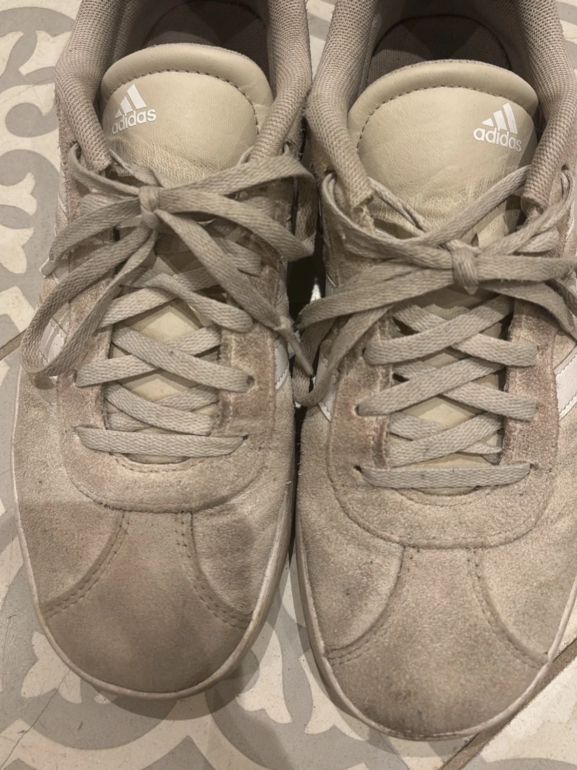 Beige Adidas sneakers med mocka - 1