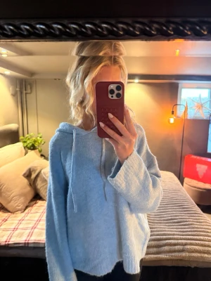 Stickad hoddie - Super söt stickad hoddie. Strl M men passar även S