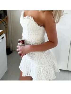 SÖKER - söker denna klänningen, skriv till mig om ni säljer !😍storlek XS-S