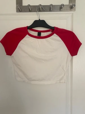 Topp men röda axlar - Jag har inte använt denna topp ofta, från SHEIN strl S