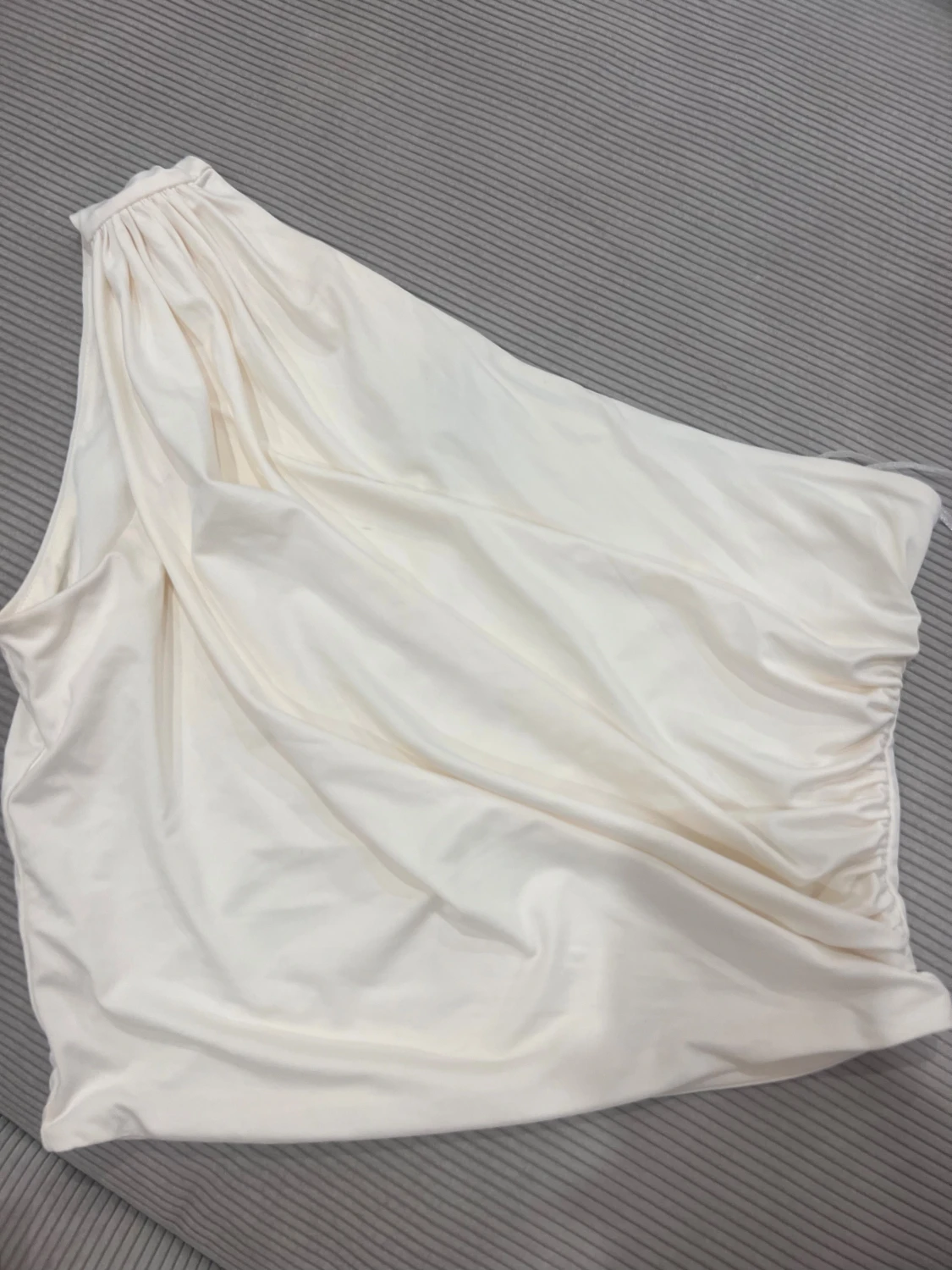 Vit oneshoulder topp från H&M - 3