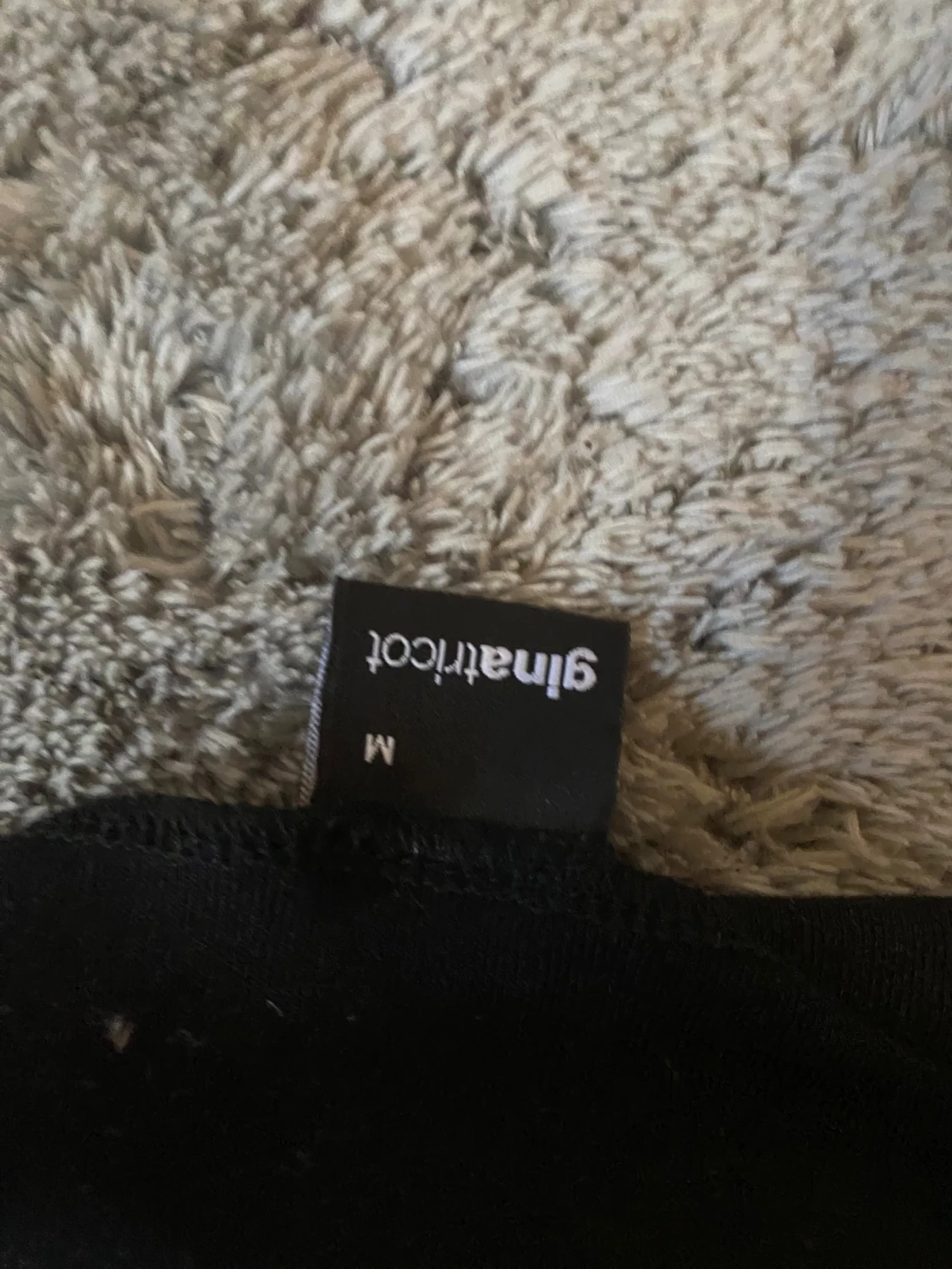 Svart croppad topp med knyt från Gina Tricot - 2