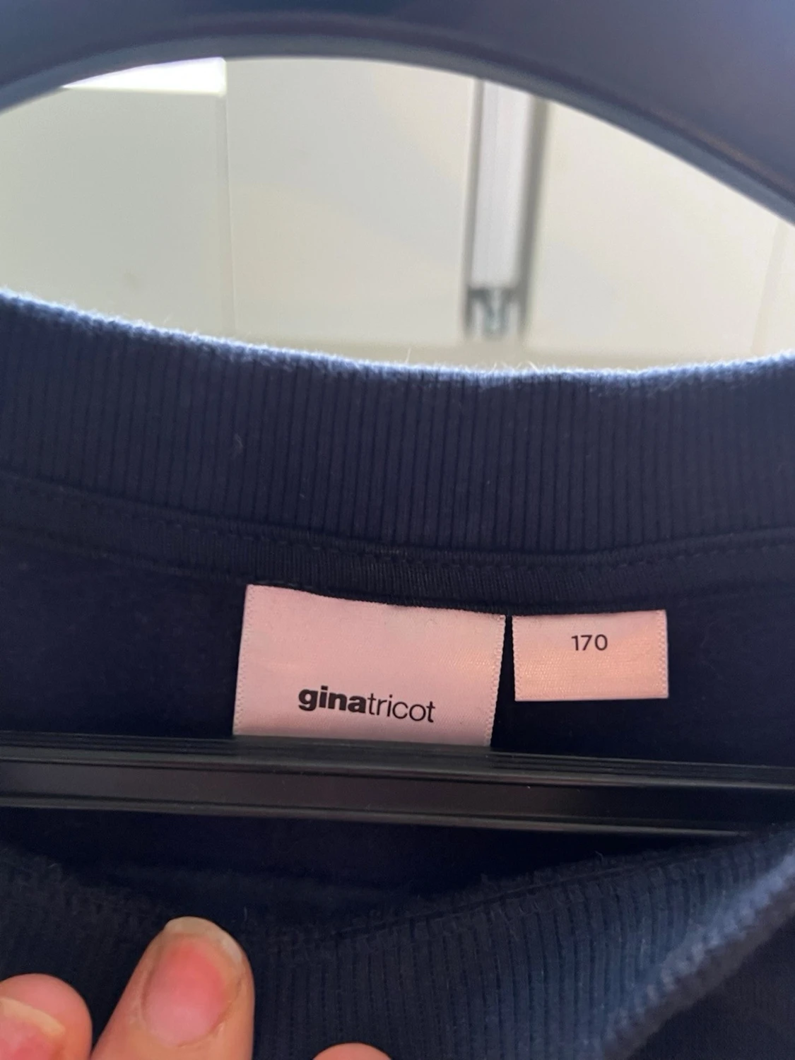 Mörkblå sweatshirt från Gina Tricot - 1