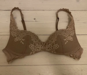 Intimissimi gioia rosa💕 - Tvättad och redo att skickas. Sälja pga att det är fel storlek💕 lägsta jag kan gå är 195.💕