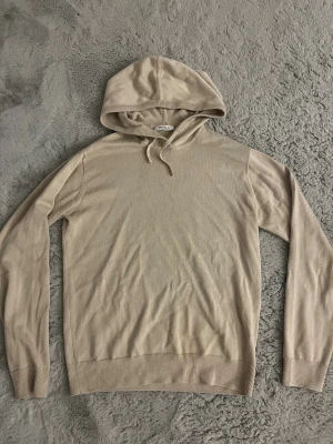 Ryvls hoodie. - Säljer en snygg merinoull hoodie från ryvls. Knappt använd. Nypris 600 mitt pris 250