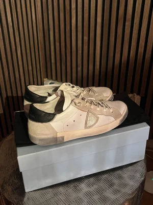 Philippe Model Sneakers - Philippe Model Sneakers | Storlek 39| Låda + dustbag | Nypris 2800kr + | Cond 9/10 | Hör av dig vid intresse