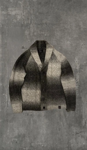 Cardigan - En extremt snygg stickad cardigan från pepe jeans! Cardiganen är i mycket bra skick, storleken är S och passar perfekt nu för vintern! Kontakta gärna oss om du har några frågor! Priset är ej hugget i sten! Mvh Saint ;)