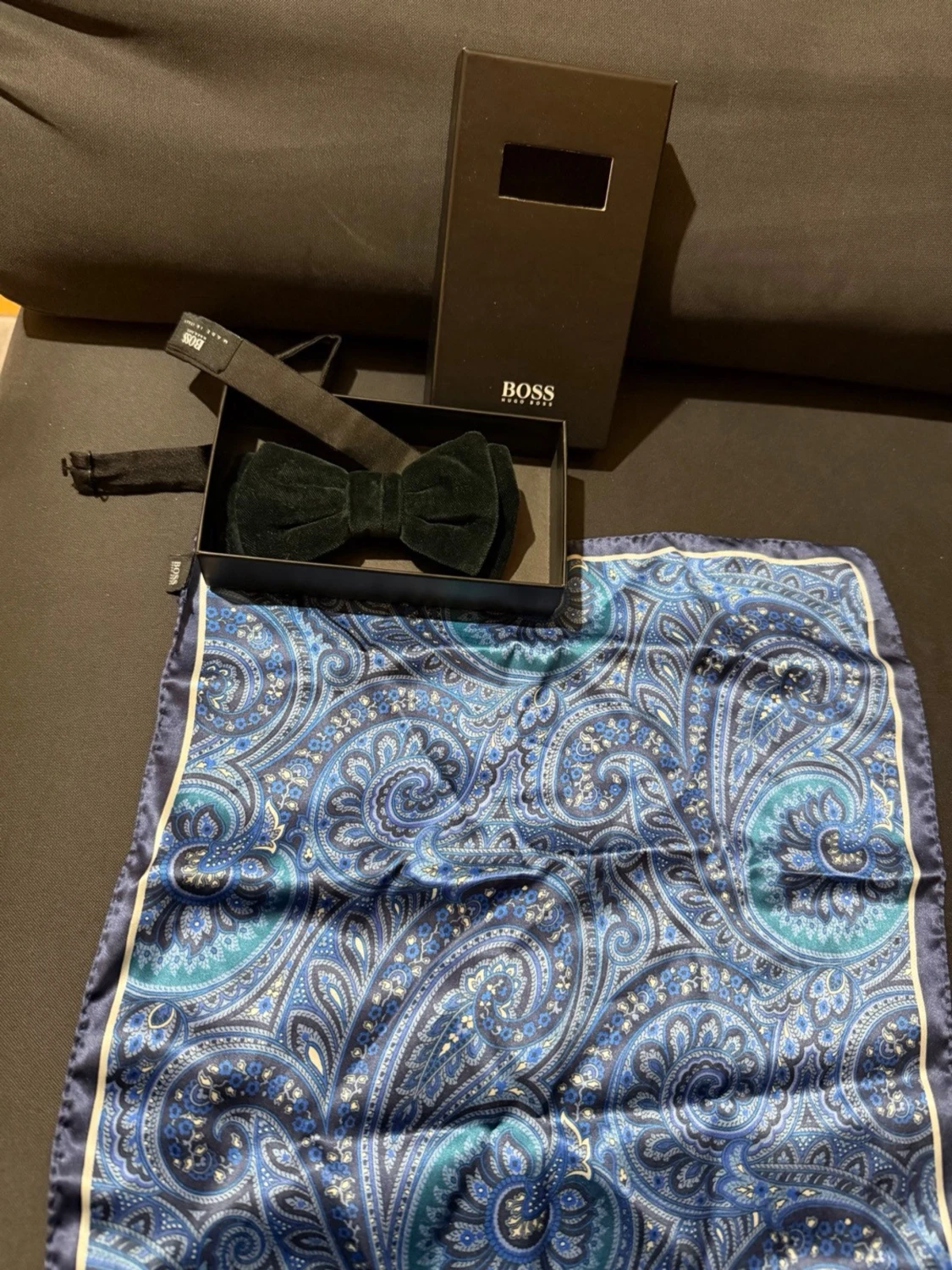 Blå paisleymönstrad väst från BOSS