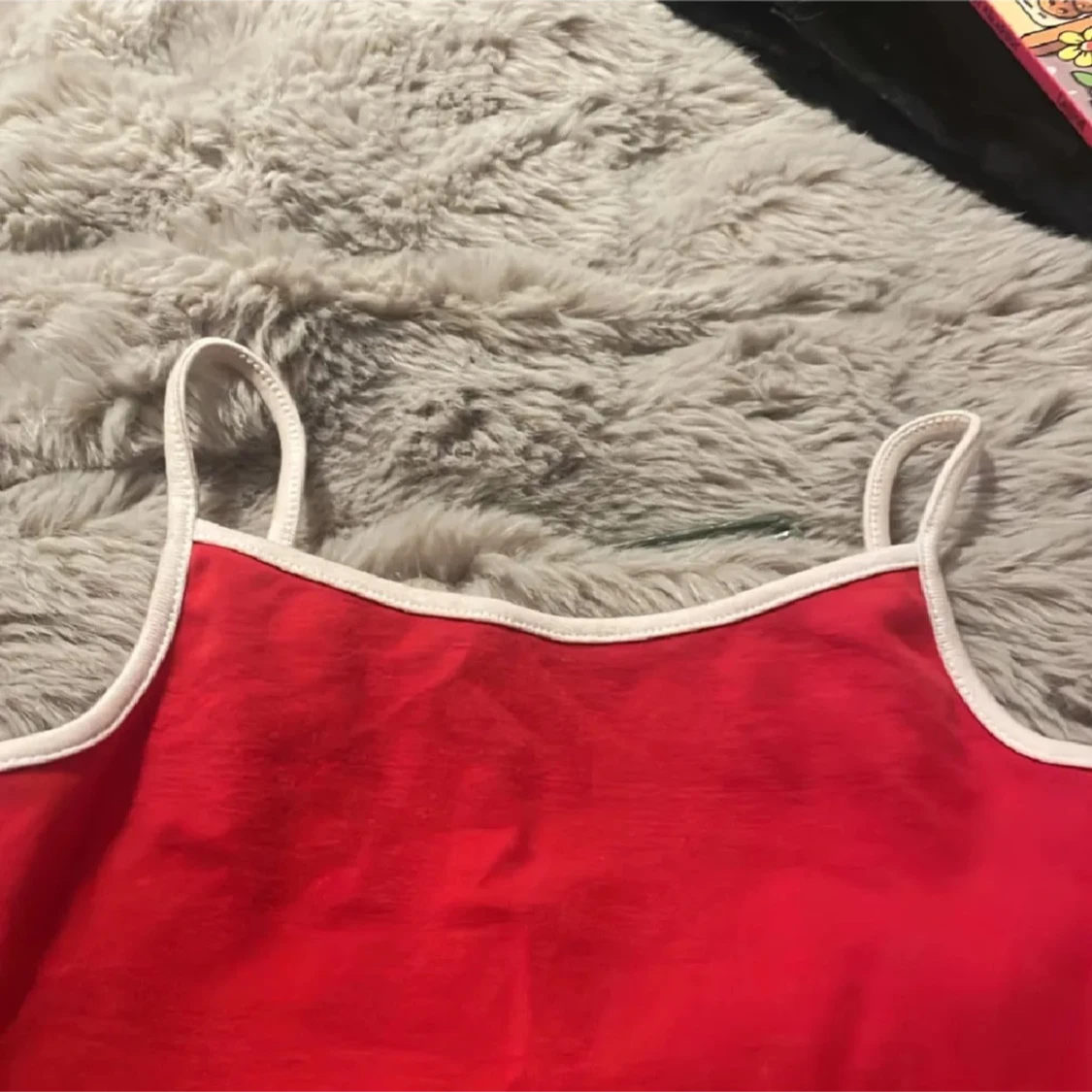 Röd linnetopp med vita kanter - 1