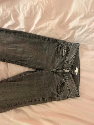 Utsvängda jeans  - Utsvängda Jeans med coola fickor Stolek S/170, mycket bra skick