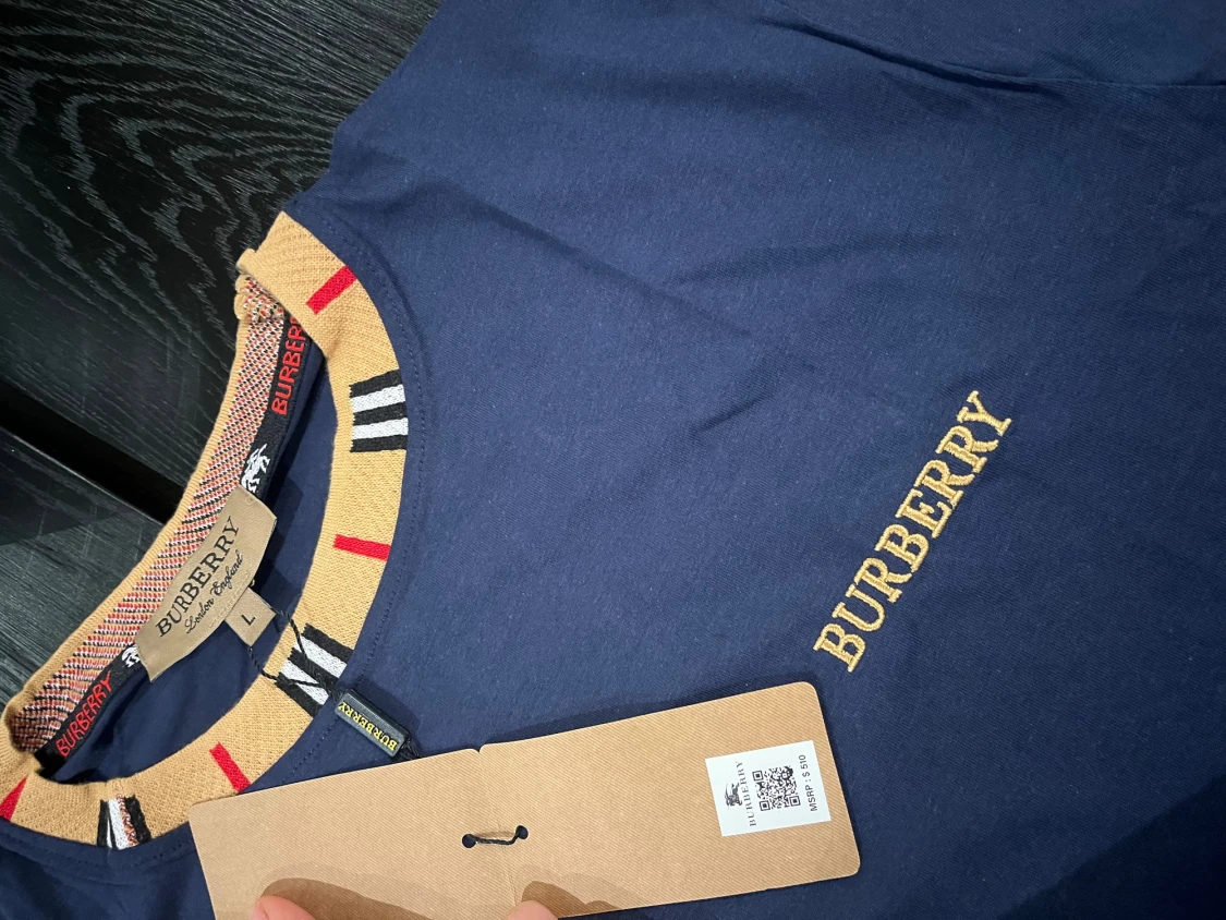 Blå Burberry t-shirt med mönstrad kant - 1