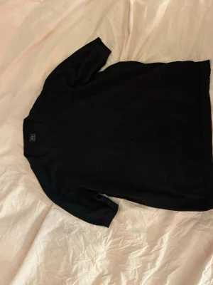 T-shirt stickad  - Svart stickad T-shirt 