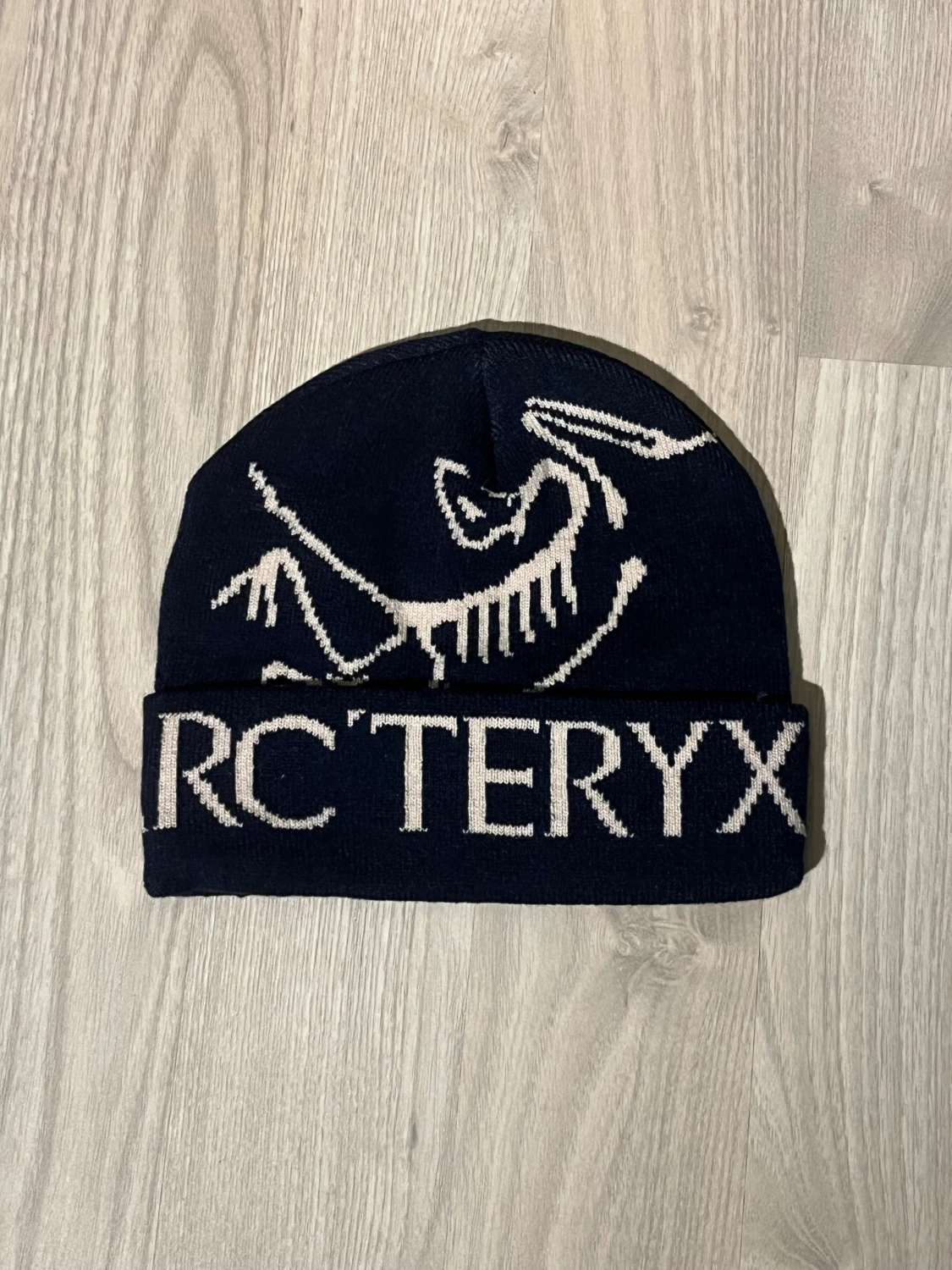 Tre arcteryx mössor  - 2