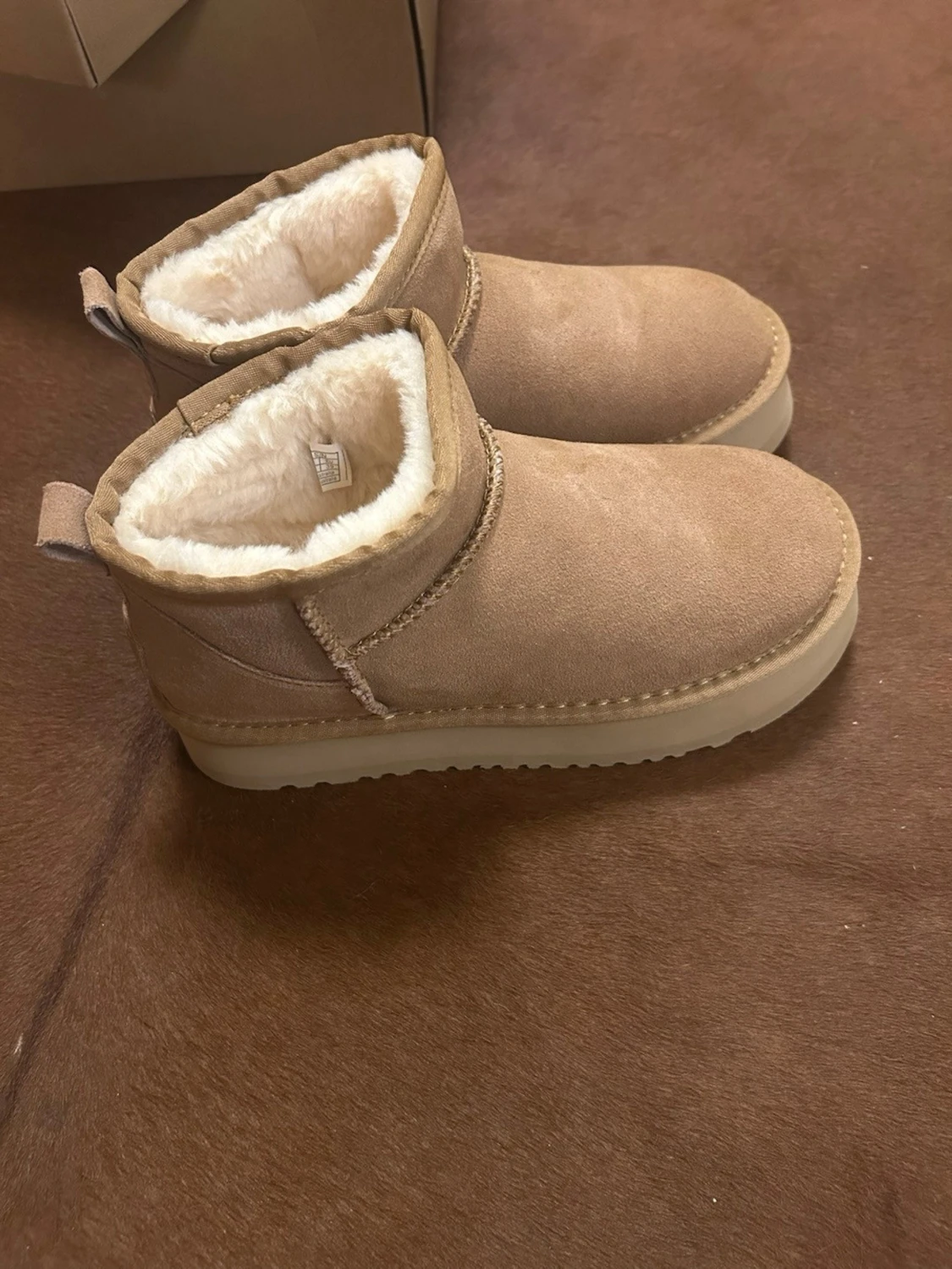 Beige UGG boots med fårskinn - 10