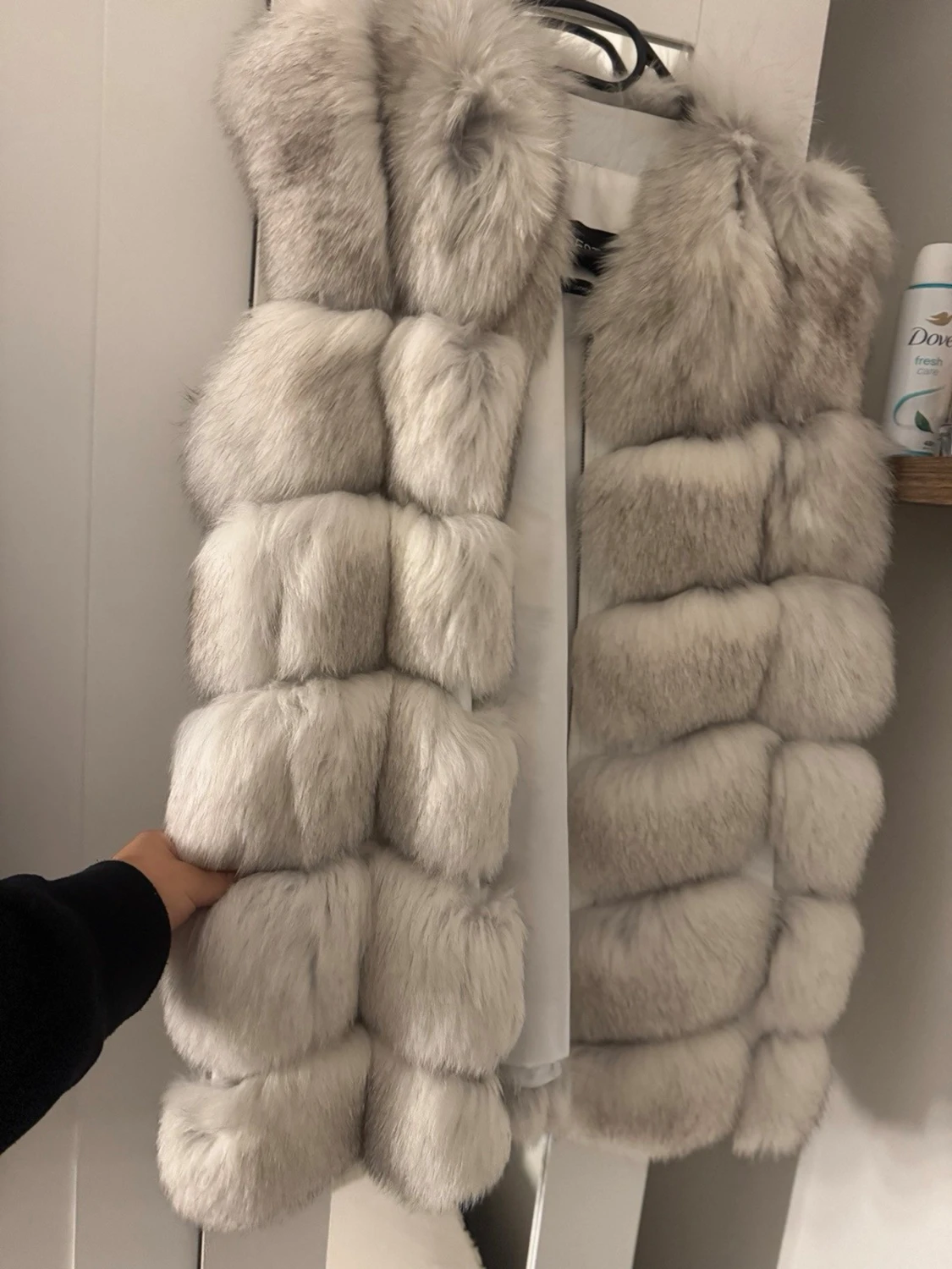 Ljusgrå fluffig pälsväst