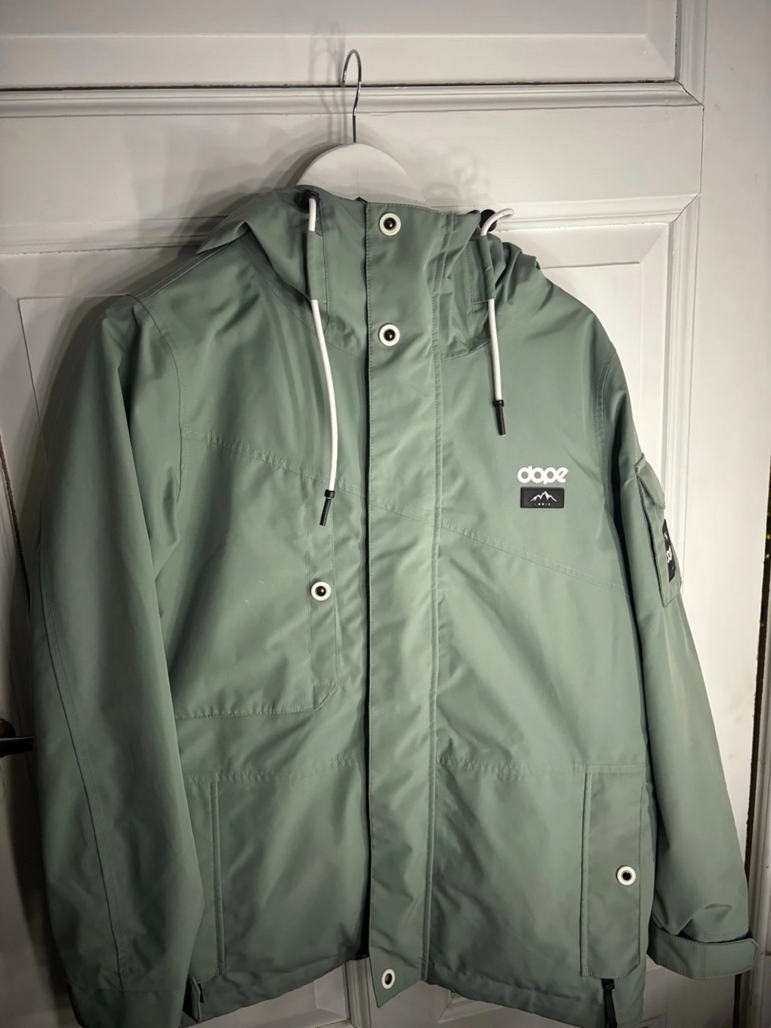 Grön vindjacka från Dope med huva