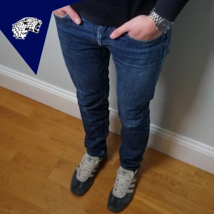 A.P.C. SELVEDGE JEANS - Riktigt snygga APC Selvedge jeans | Skick: 9/10 | Strl: W28 | Modellen är 180cm | Hör av dig vid intresse eller om du undrar någonting! 
