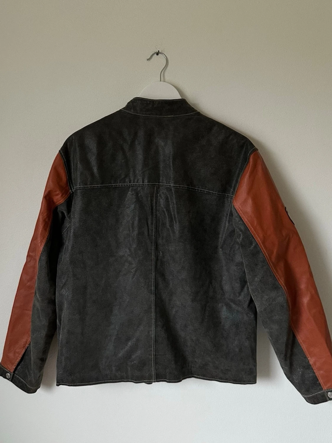 Mörkgrå och röd skinnjacka Tom Tailor - 1