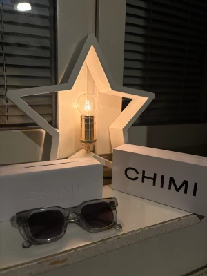 Gråa Chimi glasögon - Säljer dessa solglasögon från chimi i bra skick. Hör av dig vid frågor. Snabb affär kan leda till bättre pris