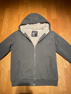 Fodrad Archive Hoodie - Riktigt fet hoodie med fodrad luva i bra skick | Passar som XS | Skriv vid funderingar och skicka gärna bud!