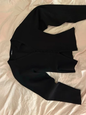 Svart cardigan  - Svart cardigan så fin från Gina tricot 