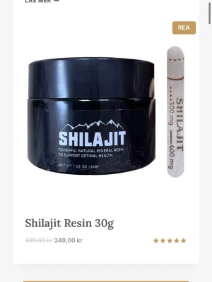 Shilajit Resin – Naturligt mineralextra - Shilajit är ett naturligt mineralrikt harts som traditionellt utvinns från bergsområden. Denna resinform är koncentrerad och kommer i en praktisk förpackning. Produkten uppskattas för sitt naturliga ursprung och sin rena sammansättning, och används ofta som ett tillskott i en hälsomedveten livsstil.