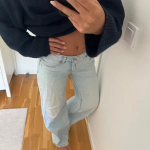 Jeans - Ljusblå jeans med en lite oversized fit, så skönt jeans material!🫶🏽🫶🏽