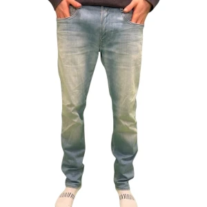 Replay Anbass Jeans - Hej! Säljer dessa väldigt populära och snygga Replay Anbass Jeans | Storlek: W32/L32 | Skicket är mycket bra, inga tydliga tecken på användning | Modellen är 185 och väger 65kg | Pris kan diskuteras! | Hör av dig vid intresse eller minsta fundering!