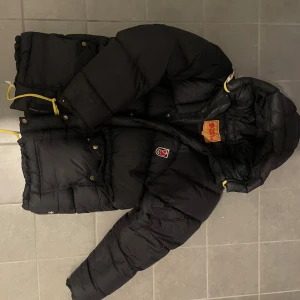 Fjällräven jacka - En Fjällräven i bra skick, inga hål