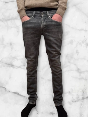 Dondup Jeans George - Dondup Jeans George trendigaste jeansen på marknaden. Skick 9,5/10 Nypris runt 4000kr Säljs för 900kr
