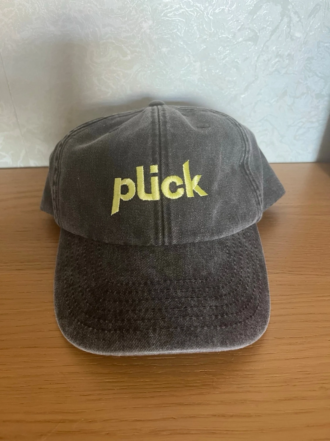 Grå keps från Beechfield med Plick-tryck