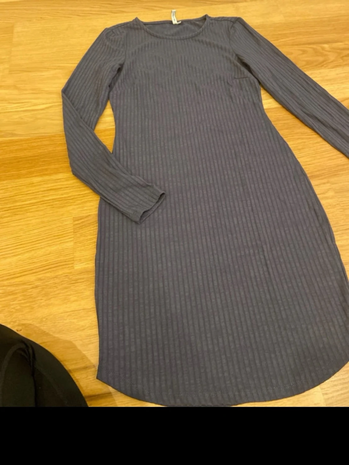 ribbad klänning  - 2