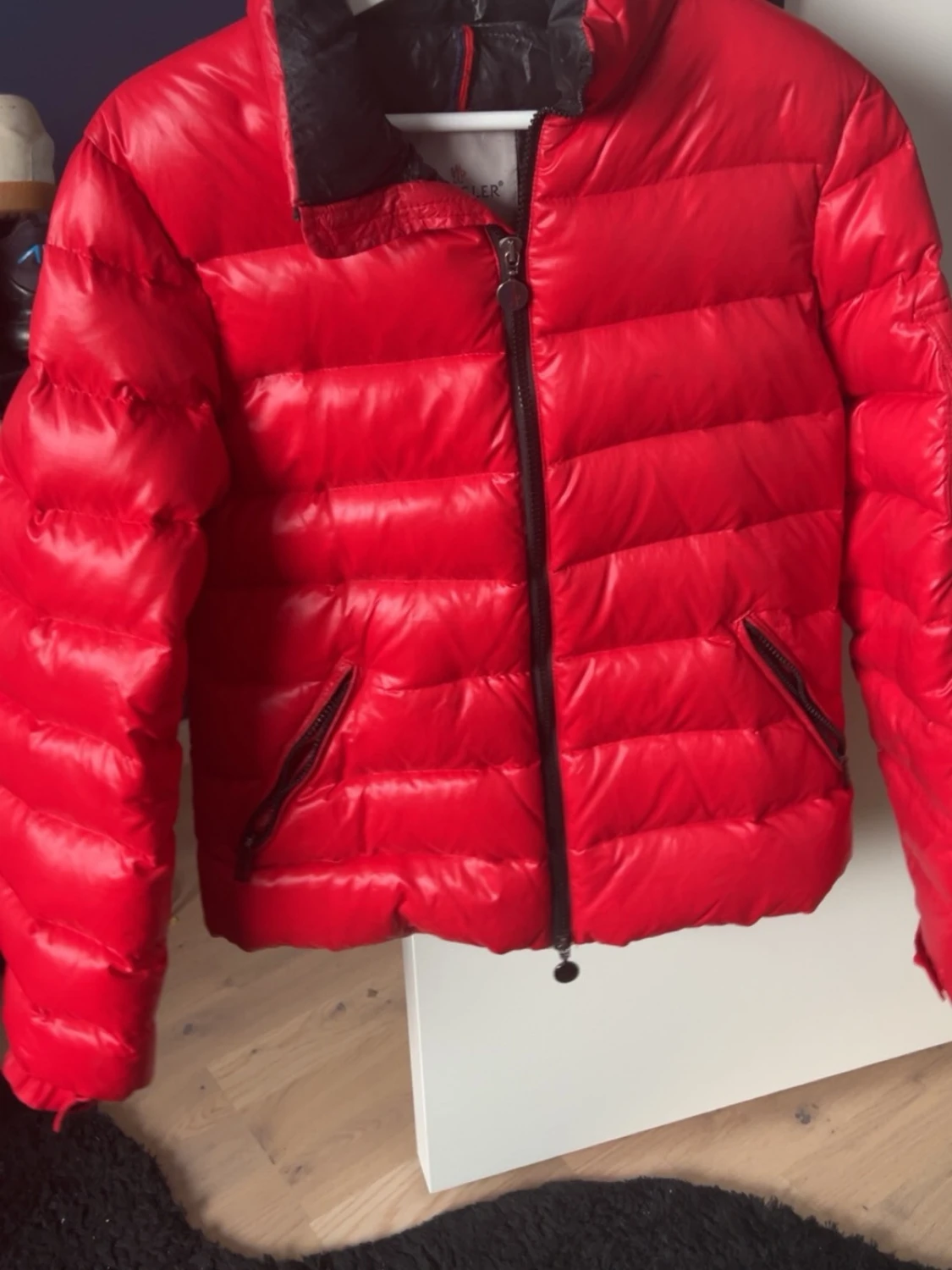 Röd Moncler pufferjacka - 1