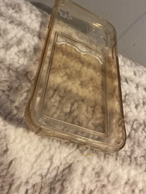  Mobilskal iPhone 11 -  Jag säljer mitt mobilskal för att jag ska byta ut min mobil !! Perfekt för dig som vill ha ditt kort i mobilskal och ta upp det enkelt och snabbt!!!