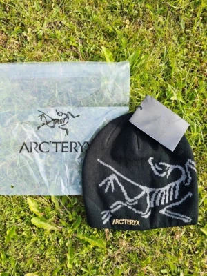 Arcteryx mössa - Riktigt stilren. Kan sänka priset lite vid snabb affär