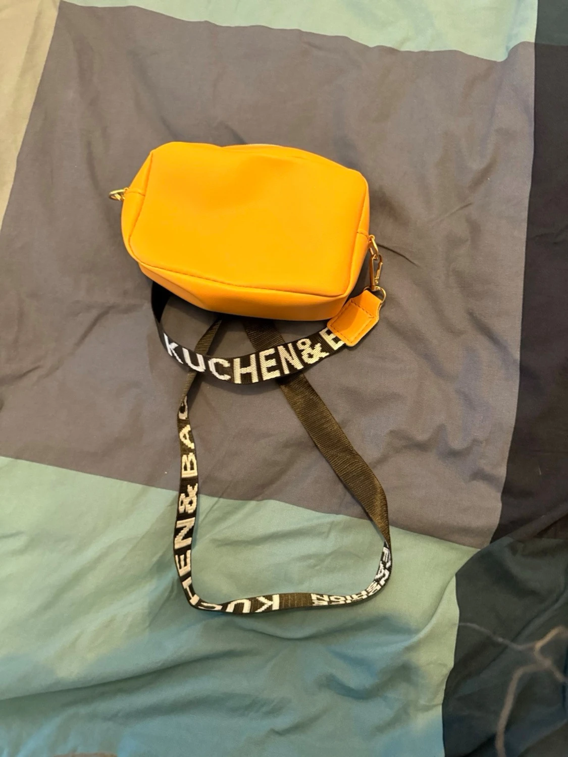 Gul axelväska från Fashion Bags