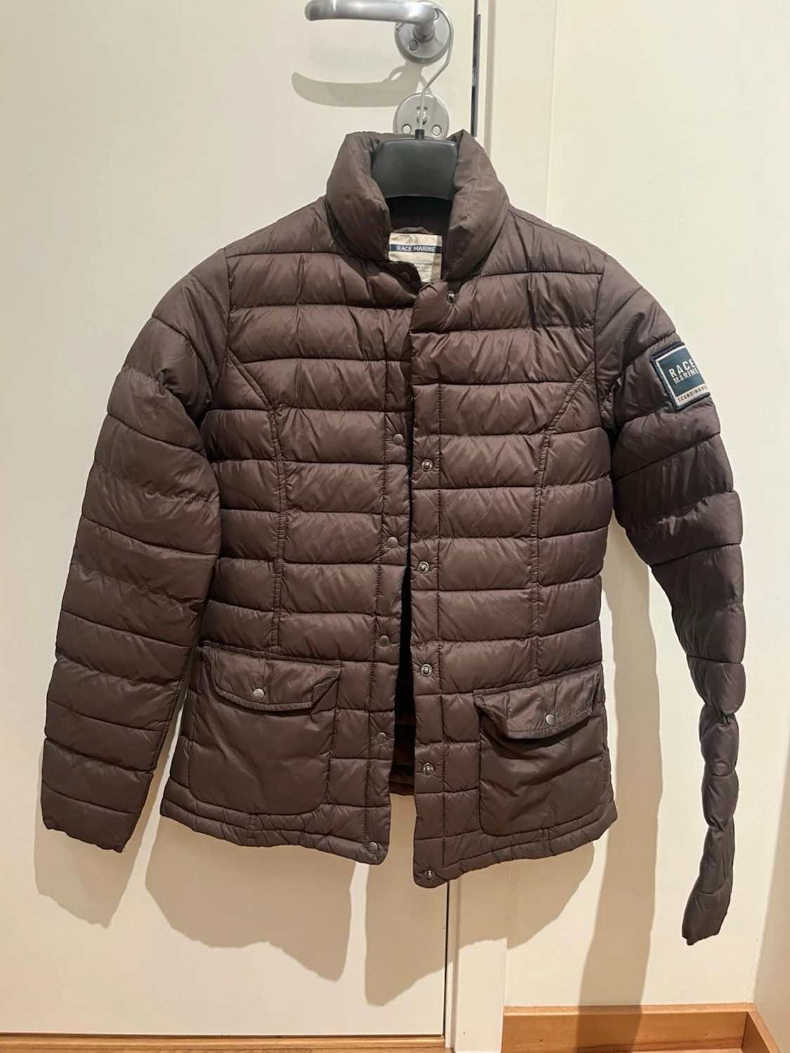 Brun pufferjacka från Race Marine