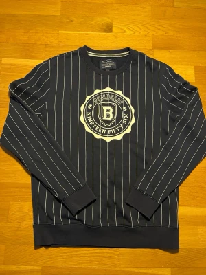 Bondelid sweatshirt M - Märke: Bondelid  Skick: Mycket bra skick Storlek: M Herr Nypris: 599kr  Skriv för frågor och erbjudanden!                 Skickar alltid inom 2 dagar!