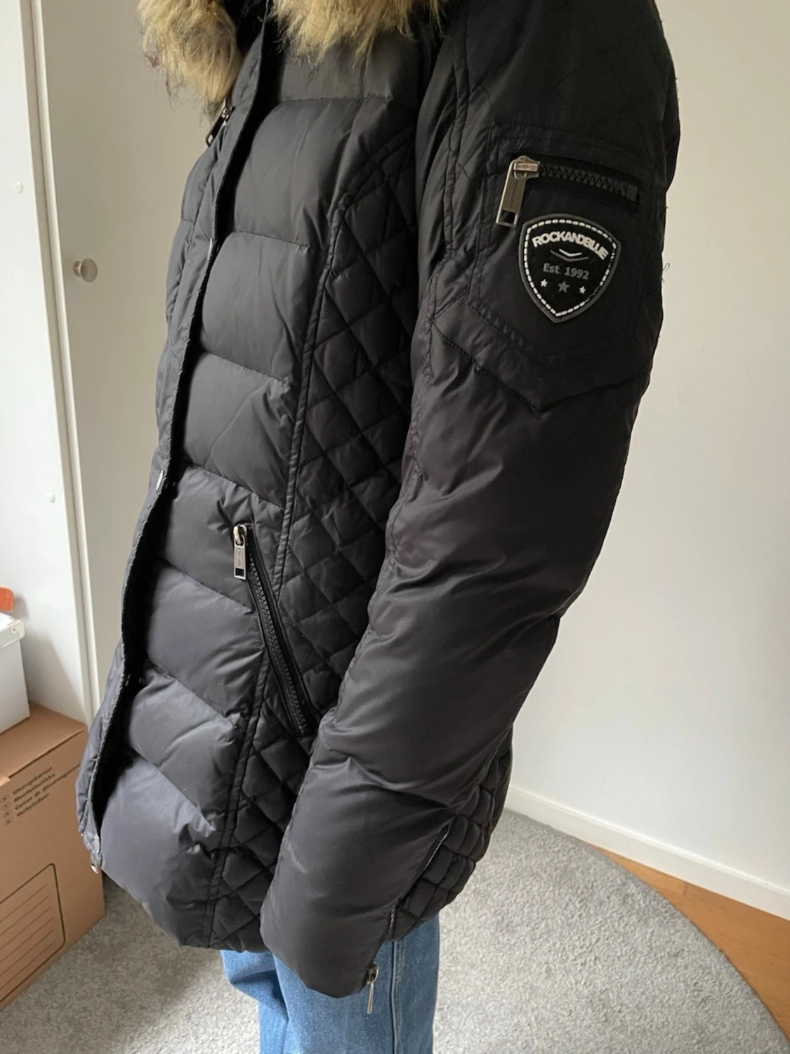 Svart Rockandblue dunjacka med fuskpäls - 3