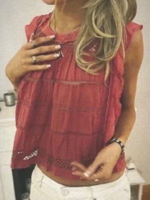 Isabell marant topp - Säljer min fina isabell marant topp som är helt underbar❤️lite tunn i tyget på en del kolla bild 3, men de märkar man verkligen inte💕