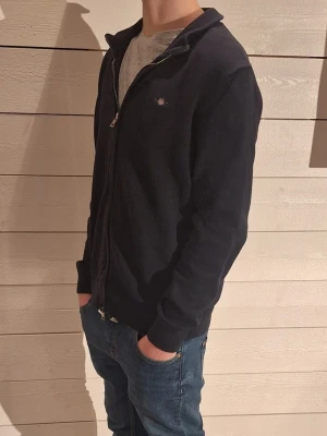 Gant zip tröja - Hör av dig vid frågor eller funderingar!