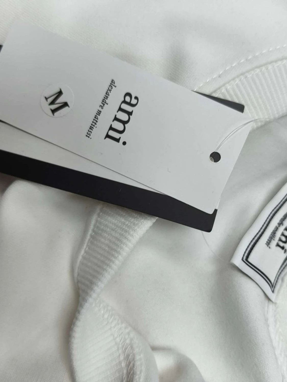 Vit sweatshirt från Ami med rött hjärta - 2