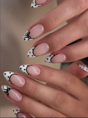 💗Handgjorda lösnaglar 💗 - Nageldekoration med prickigt och rosett. Skriv gärna vid beställning, önskemål och eller storlek!💕